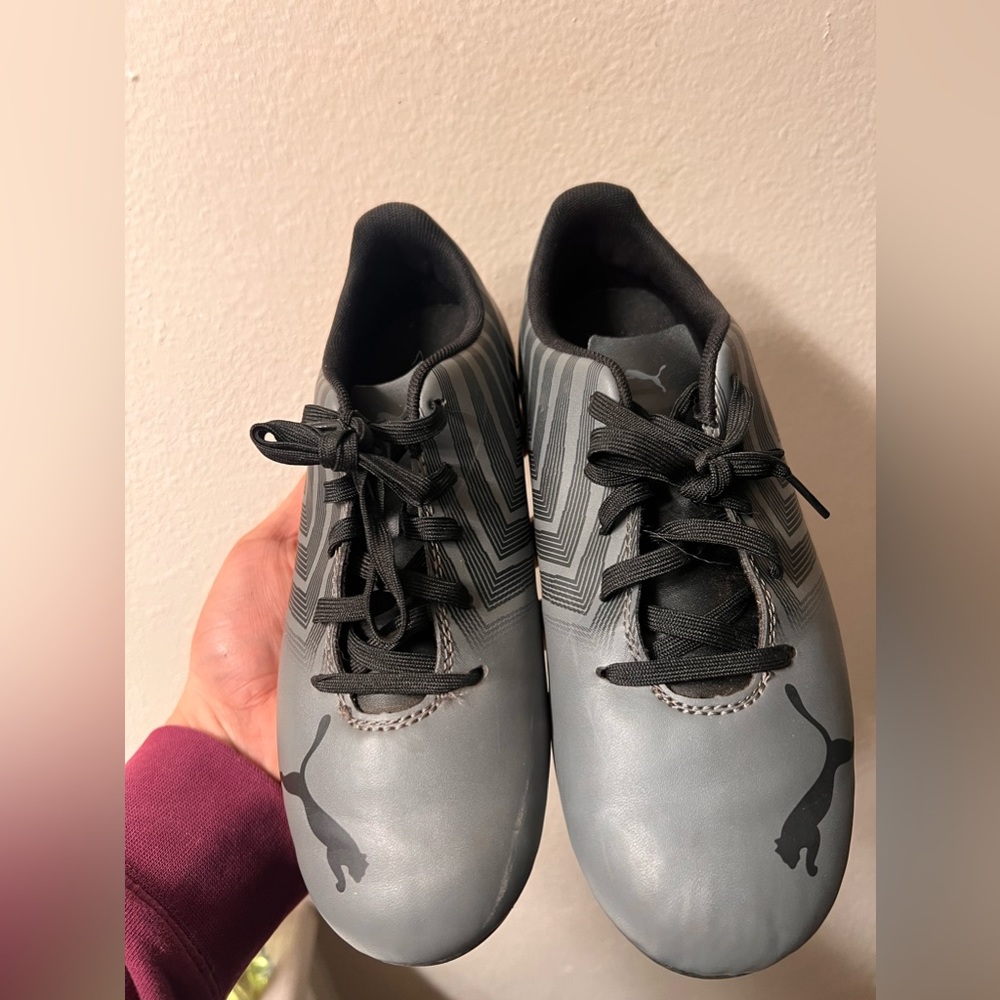 Pumas kids size 6